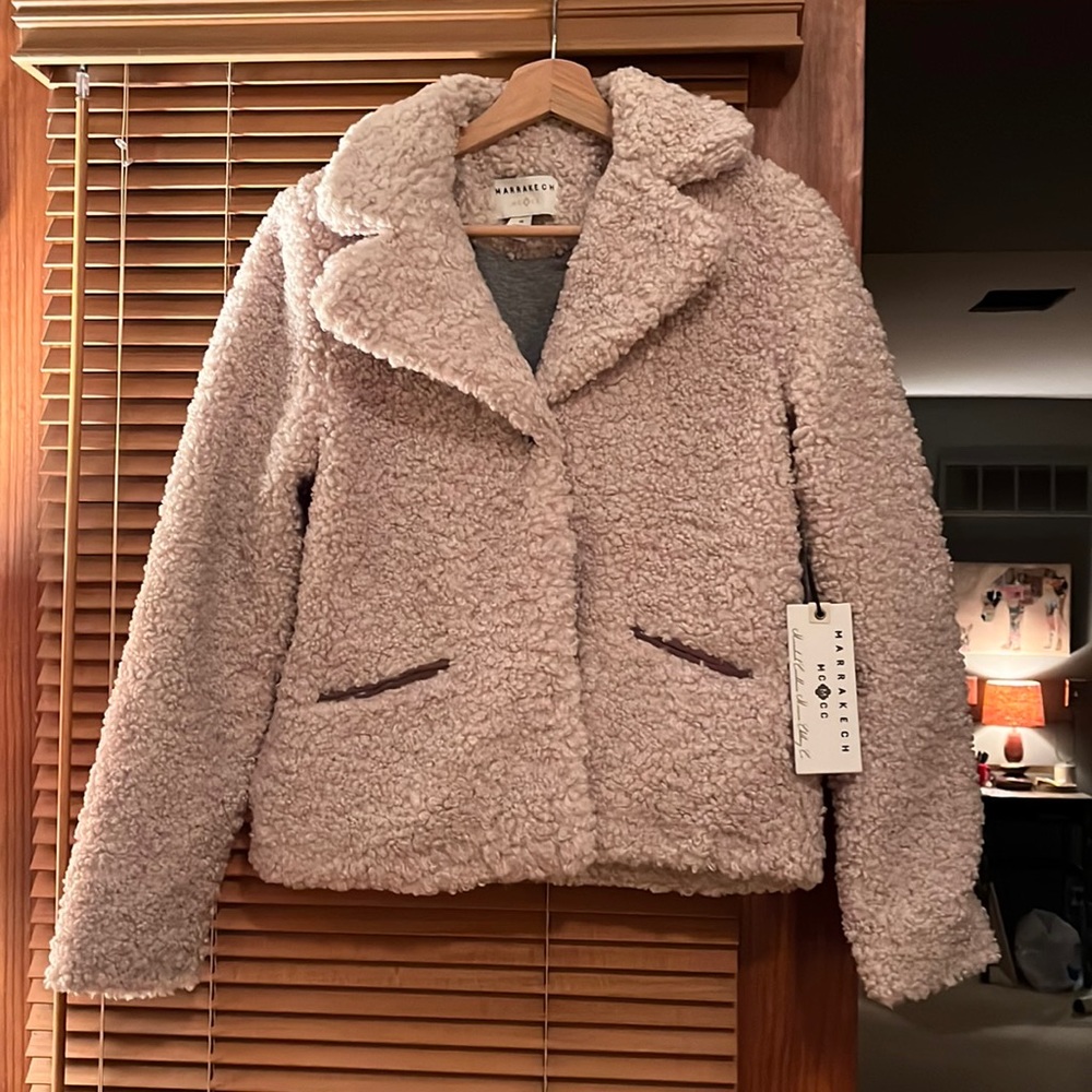NWT MARRAKECH XS Shearling Jacket. One Button Closure. Gray lining